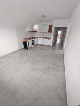3 izbový zrekonštruovaný byt-128m2 v Jarovciach je na prenáj - 12