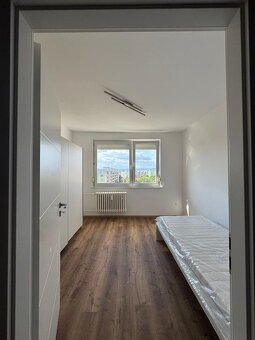 Na prenájom: kompletne zariadený 3i byt s loggiou – Rajčians - 12