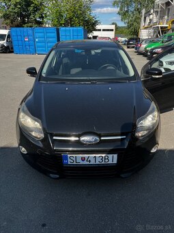FORD FOCUS SEDAN - 12