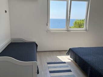 Vila s bazénom len 50 metrov od mora, pri Trogire Chorvátsko - 12