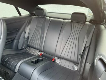 Mercedes E trieda Coupé 400 4matic . 9g. AMG Line. Panorama - 12