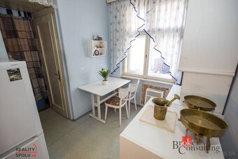 Na predaj: Veľkometrážny historický byt - centrum mesta Bans - 12