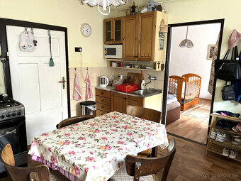 Rodinné domy s gankom na krásnom pozemku-v centre Detvy - 12