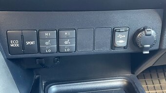 Rav4 2.2 d4d 110kw Premium koža Navi A/T XA40 - 12
