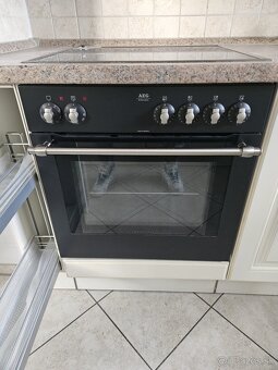 Moderná kuchynská linka so spotrebičmi - 12