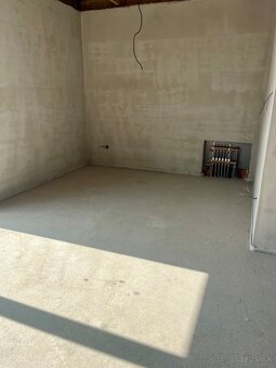 Moderný rodinný dom pod lesom Nitrianske Hrnčiarovce - 12