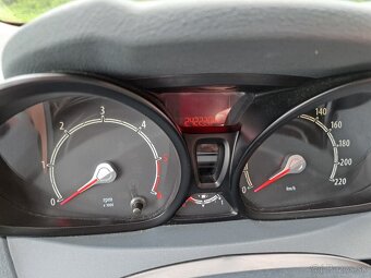 Ford fiesta - 12