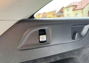 Mercedes-Benz Třídy E E220d COMBI nafta automat 143 kw - 12