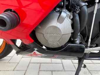 Honda CBR 600rr 2005 - 12