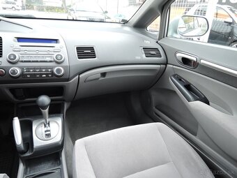 Honda Civic sedan 1,8 i-VTEC Aut. Šíbr 2006 - 12