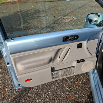 Volkswagen New Beetle 1.6 75 KW benzín - 12