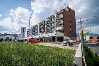 Na predaj – priestranné obchodné priestory - 12