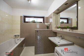 Na predaj 3 podlažný rodinný dom, rekonštrukcia, parkovanie, - 12