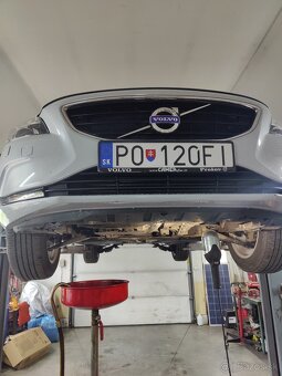 Volvo V40 2.0 benzín, r.v. 2015 - 12