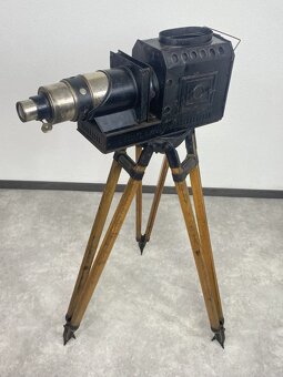 1,Veľký starožitný mechový fotoaparát a Starožitný projektor - 12