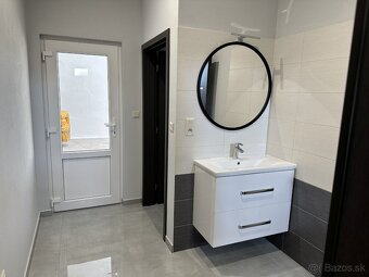 Skladové priestory v oplotenom areáli s vrátnikom - 12