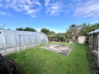 Ponúkame Vám na predaj rodinný dom s veľkým pozemkom v meste - 12