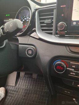 Kia Ceed sw Gold plus 1.5    117,5 kw - 12