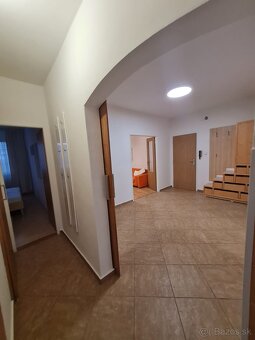 Prenajmem 4 izbový byt Banská Bystrica Radvaň - 12