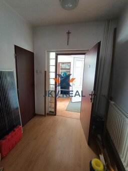 Na predaj poschodový rodinný dom v Palárikove s garážou - 12