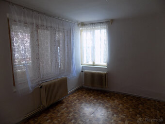 Na predaj starší dom  v N. Zámkoch -pozemok 807 m2. - 12