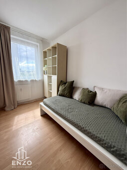 PRENÁJOM: Priestranný 4-izbový byt s výhľadom na hrad v cent - 12