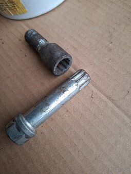 skrutky na kolesa M14 + bezpecnostne skrutky + krytky - 12