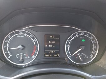 Predam Škoda Octavia II Combi VRS 2.0 TDI CR 125kW DSG TOP S - 12