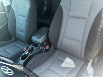 Hyundai i30 1.6 MPI - 12