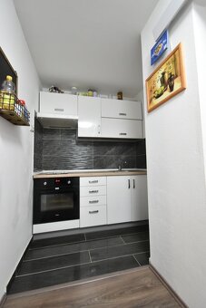 Cífer : Na predaj 1-izbový. byt prerobený na 2-izbový. - 12