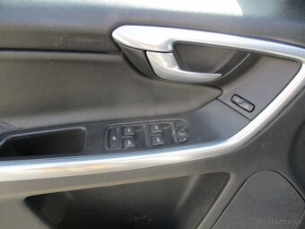 VOLVO XC60 2,4D4 Summum AWD Auto Pano Xen 2014 - 12