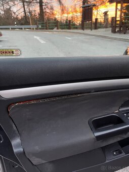 Predám Volkswagen golf 5 1.6 - 12