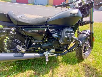 Moto Guzzi v9 Bobber top stav, najazd 4109km - 12