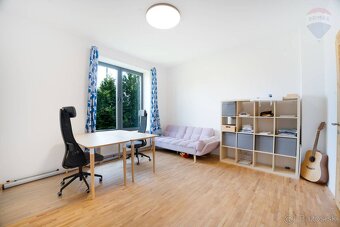 Zrekonštruovaný 5 izbový Rodinný dom s garážou a záhradou - 12