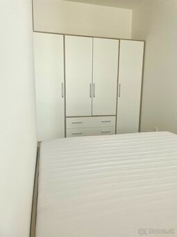 Exkluzívny 1,5 izbový byt s vlastným park. miestom - 12