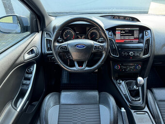 Ford Focus Kombi 2.0 ST Edition Swiss 250PS - 12