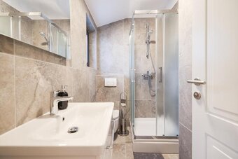 Chorvátsko, luxusná vila 120 metrov od mora. - 12