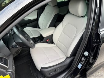 HYUNDAI TUCSON 1.6 CRDI PREMIUM A/T / 1.MAJITEĽ / SK AUTO - 12