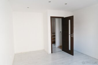 Priestranný rodinný dom s 2 bytovými jednotkami - Námestovo - 12