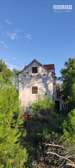 CHORVÁTSKO, OSTROV BRAČ - KAMENNÝ DOM ZO 16. STOROČIA, ZÁTOK - 12