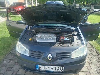 Renault Megane sedan 1,6 benzín - rok 2005 - 12