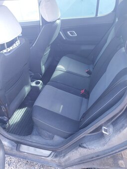 Škoda Fabia II, 1.4 16v 63kw limited  388 - 12