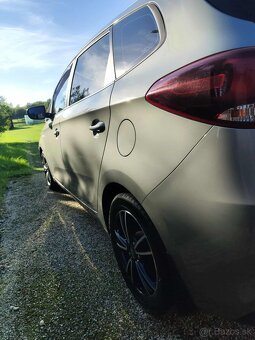 Kia carens - 12