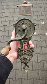 Velmi starý zdobený mlýnek na strouhanku EXCELSIOR - 12