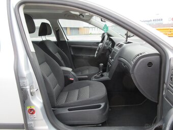 Škoda Octavia Combi 1.6 Tour II - 12
