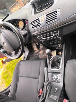 predam Renault Megane III Grantour 1.5 dci 78 kw 2010 - 12