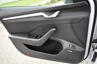Škoda Octavia Combi 2.0 TDI DSG Premium - 12