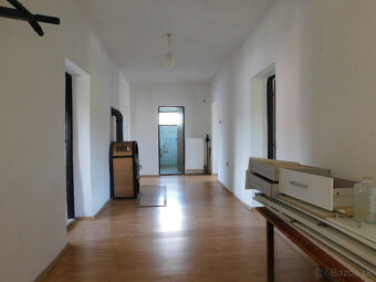 Nenince - veľký rodinný dom so záhradou - 12
