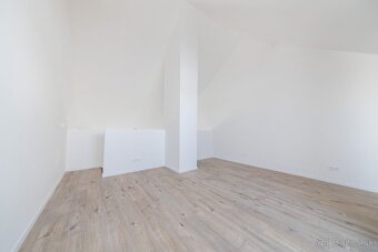 REZERVOVANÝ - MIKELSSEN - Na predaj priestranný 3 izbový byt - 12
