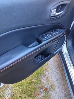 Jeep Compass 2.0 MJET AWD LIMITED(odpočet DPH) - 12